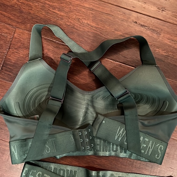 Womens Best Active Set - Picture 2 of 3